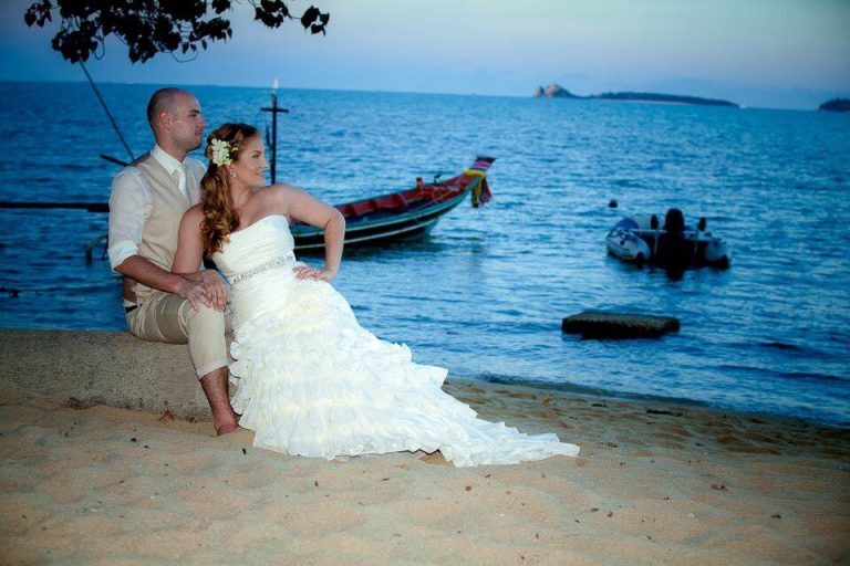 Elégedett feleség a Laura Szalon menyasszonyi ruhájában, Thaiföldön.