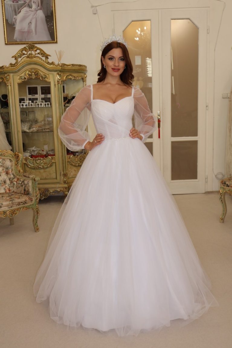 Laura esküvői ruhaszalon Budapest, Teréz körút 32, szalagavató, ruha kölcsönzése, outlet, eladás, exkluzív, outlet-kölcsönzés-bérlés, hosszú ujjú