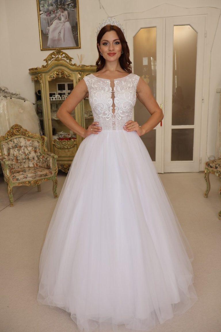 Laura esküvői ruhaszalon Budapest, Teréz körút 32, szalagavató, ruha kölcsönzése, outlet, eladás, exkluzív, outlet-kölcsönzés-bérlés, egyedi, tüll
